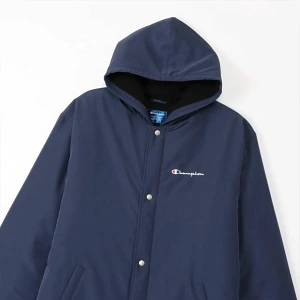 チャンピオン ベンチコートの口コミ！冬の防寒に最適な機能と
